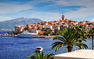 Fähre im Hafen von Korcula