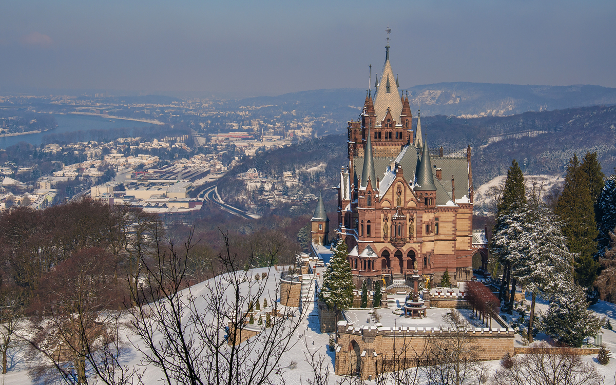 Schloss Drachenburg im Siebengebirge im Winter