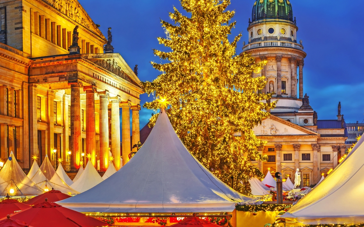Weihnachtsmarkt am Gendarmenmarkt in Berlin, Deutschland
